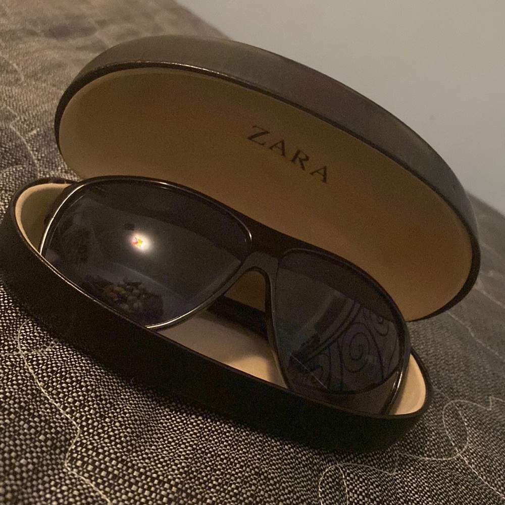ZARA Women’s Sunglasses with case